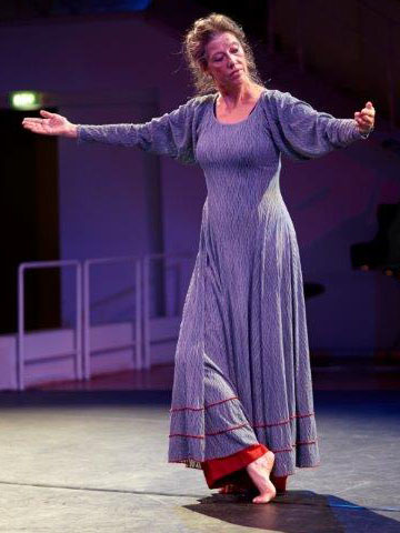 Blitzlicht: Augenblick - Eurythmie-Performance mit Birgit Hering Blitzlicht: Augenblick - Eurythmie-Performance mit Birgit Hering